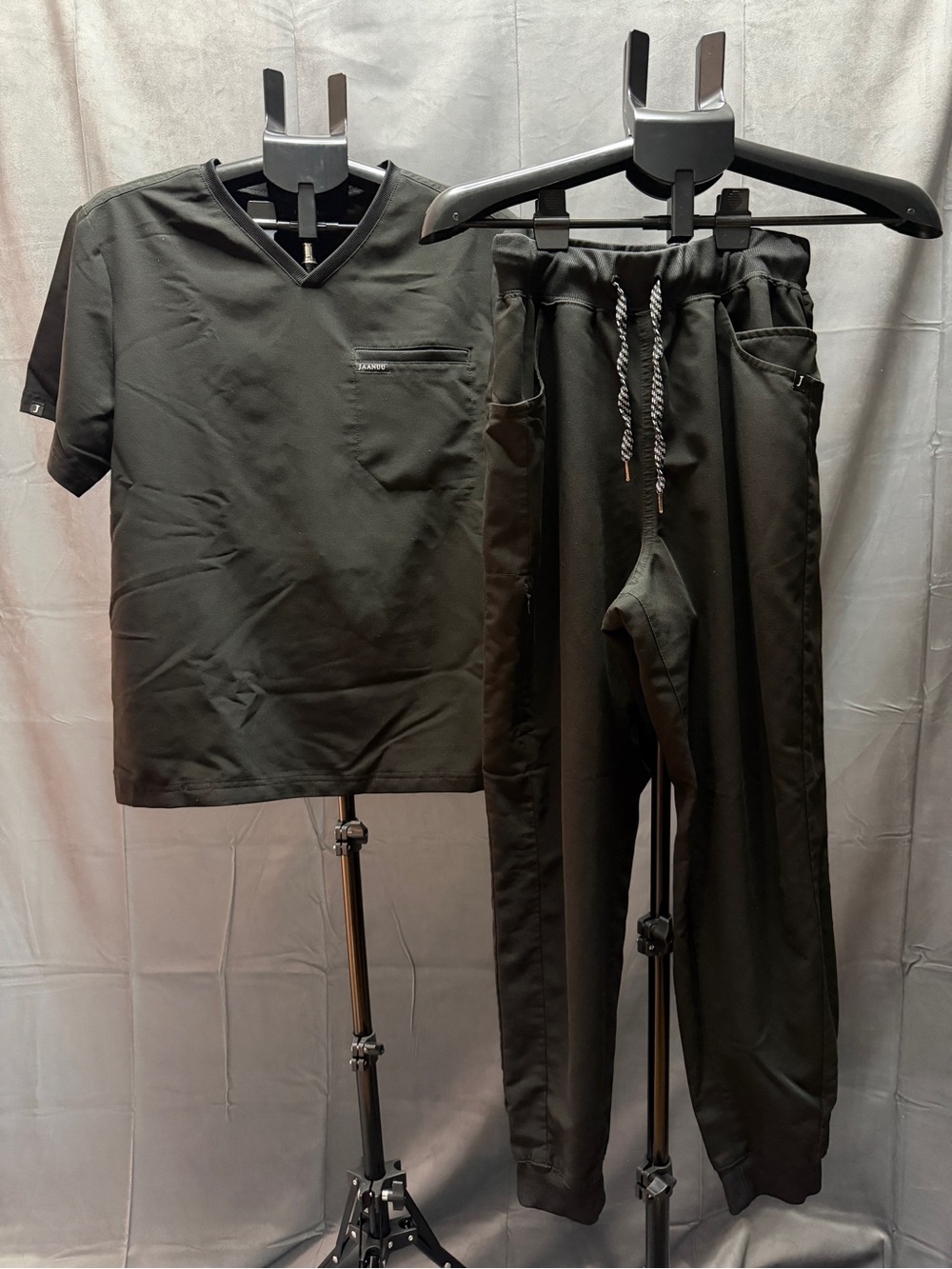 JAANUU jogger scrub set (short pants)